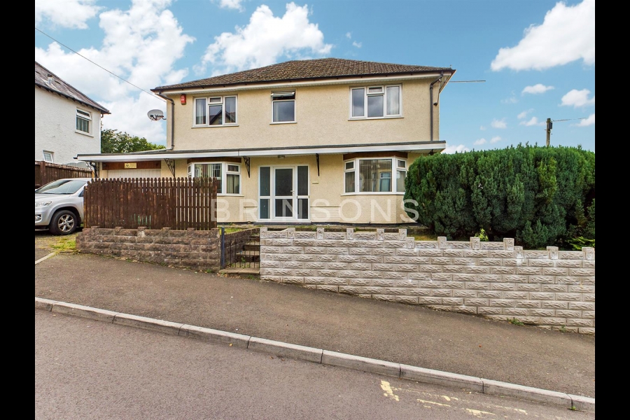 Spacious 4 bedroom, detached house, with views looking over Caerphilly Castle